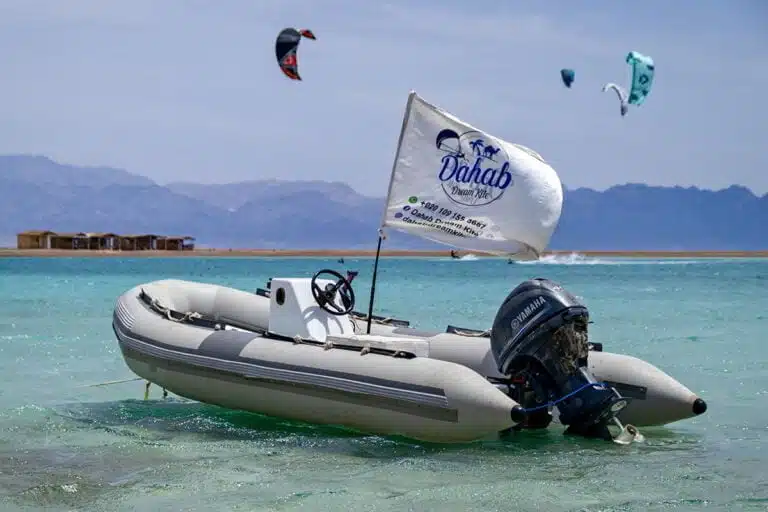 escuela de kitesurf barco de seguridad blue lagoon dahab